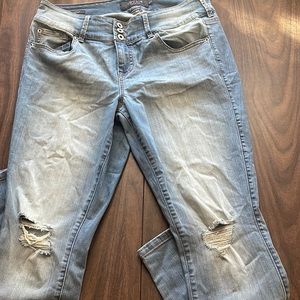 Torrid light wash distressed jegging size 14